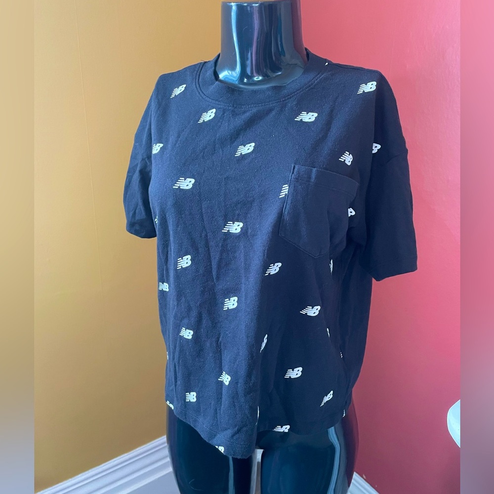 Women’s New Balance Crop Top ( small )